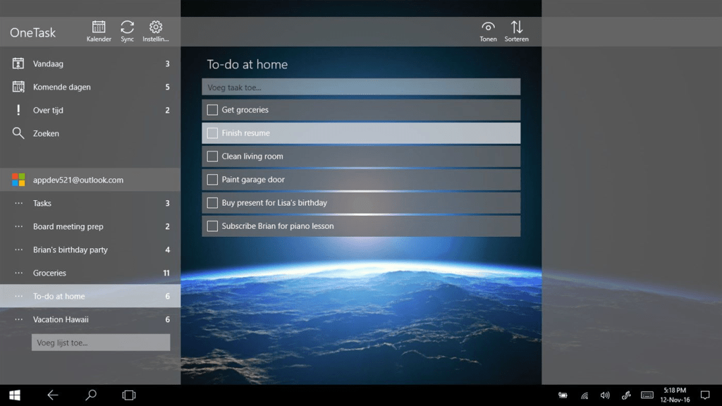 Pantalla de la aplicación One Task mostrando una lista de tareas pendientes en un fondo de paisaje terrestre.