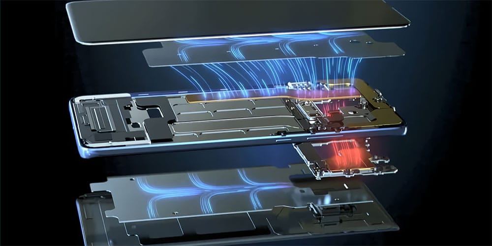 Diagrama que muestra un sistema de refrigeración por cámara de vapor en un dispositivo, destacando el flujo de aire y calor a través de los componentes internos.