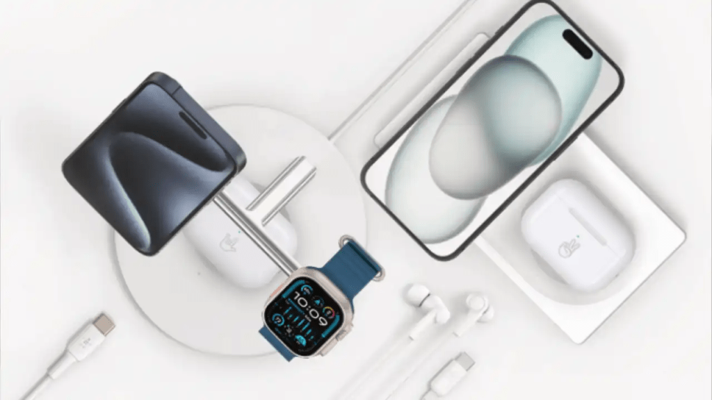 Un iPhone, Apple Watch, y AirPods organizados sobre una superficie blanca junto a un cargador y un cable, representando el ecosistema Apple.