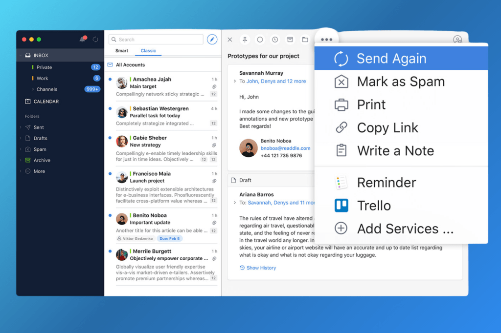 Interfaz de correo electrónico mostrando la bandeja de entrada con varias cuentas, correos destacados y opciones de acción como 'Enviar de nuevo', 'Marcar como spam' y 'Imprimir'.