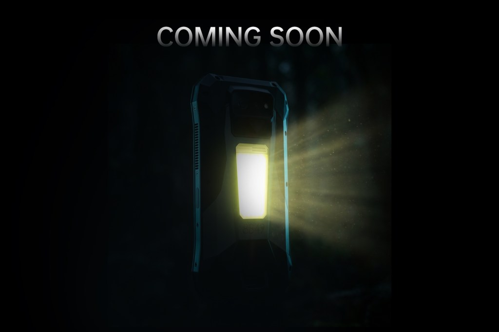 Una linterna iluminada en la oscuridad con el texto 'COMING SOON' en la parte superior.