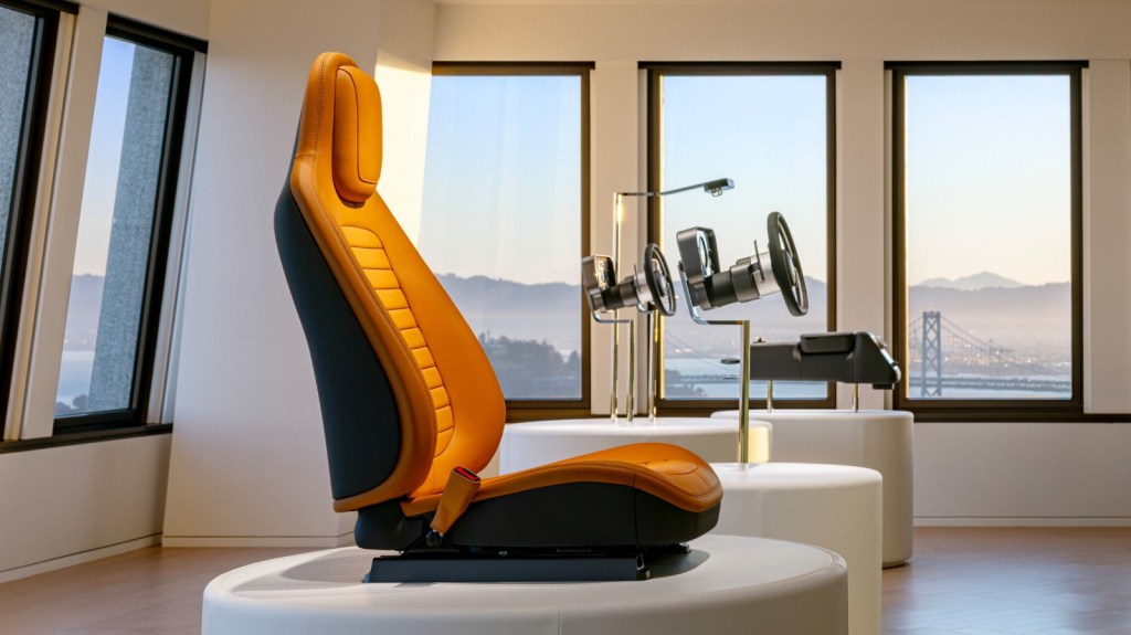 Asiento de automóvil de diseño moderno en primer plano, con un fondo que muestra volantes en display y ventanas con vista al paisaje urbano.